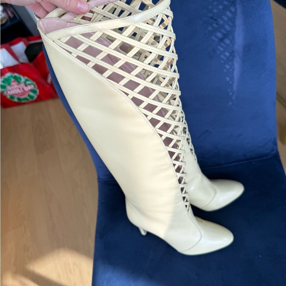 GUCCI Boots in Cream color - Picture 2 of 5